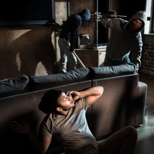 ขโมยขึ้นบ้าน